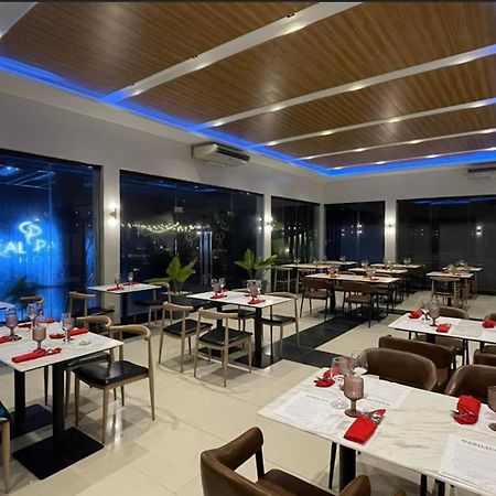 Luisita Central Park Hotel Tarlac City Zewnętrze zdjęcie