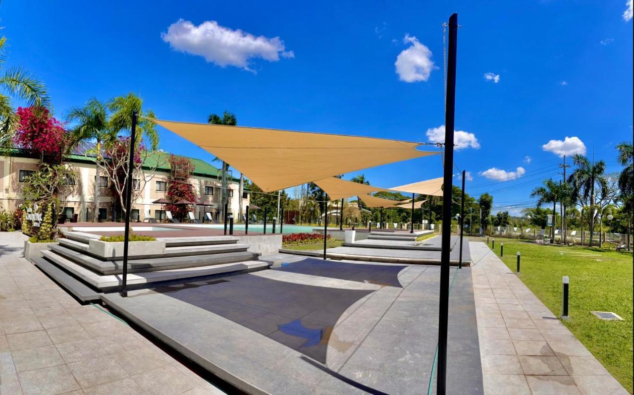 Luisita Central Park Hotel Tarlac City Zewnętrze zdjęcie