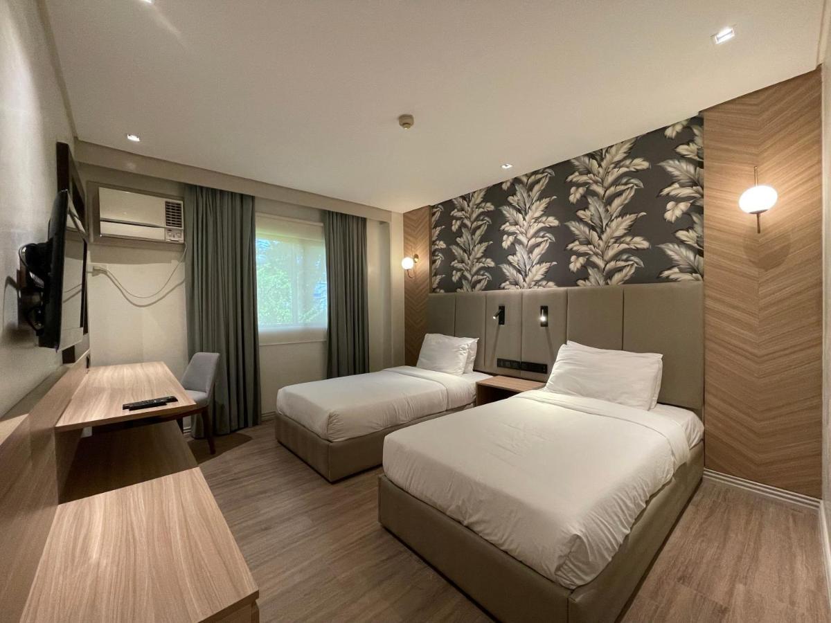Luisita Central Park Hotel Tarlac City Zewnętrze zdjęcie