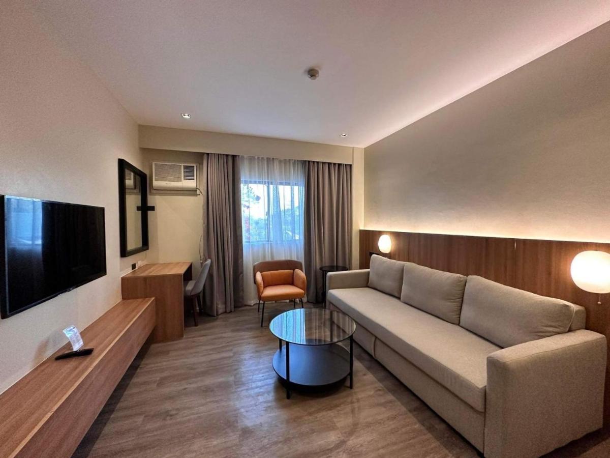Luisita Central Park Hotel Tarlac City Zewnętrze zdjęcie