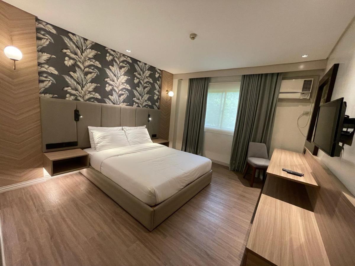 Luisita Central Park Hotel Tarlac City Zewnętrze zdjęcie