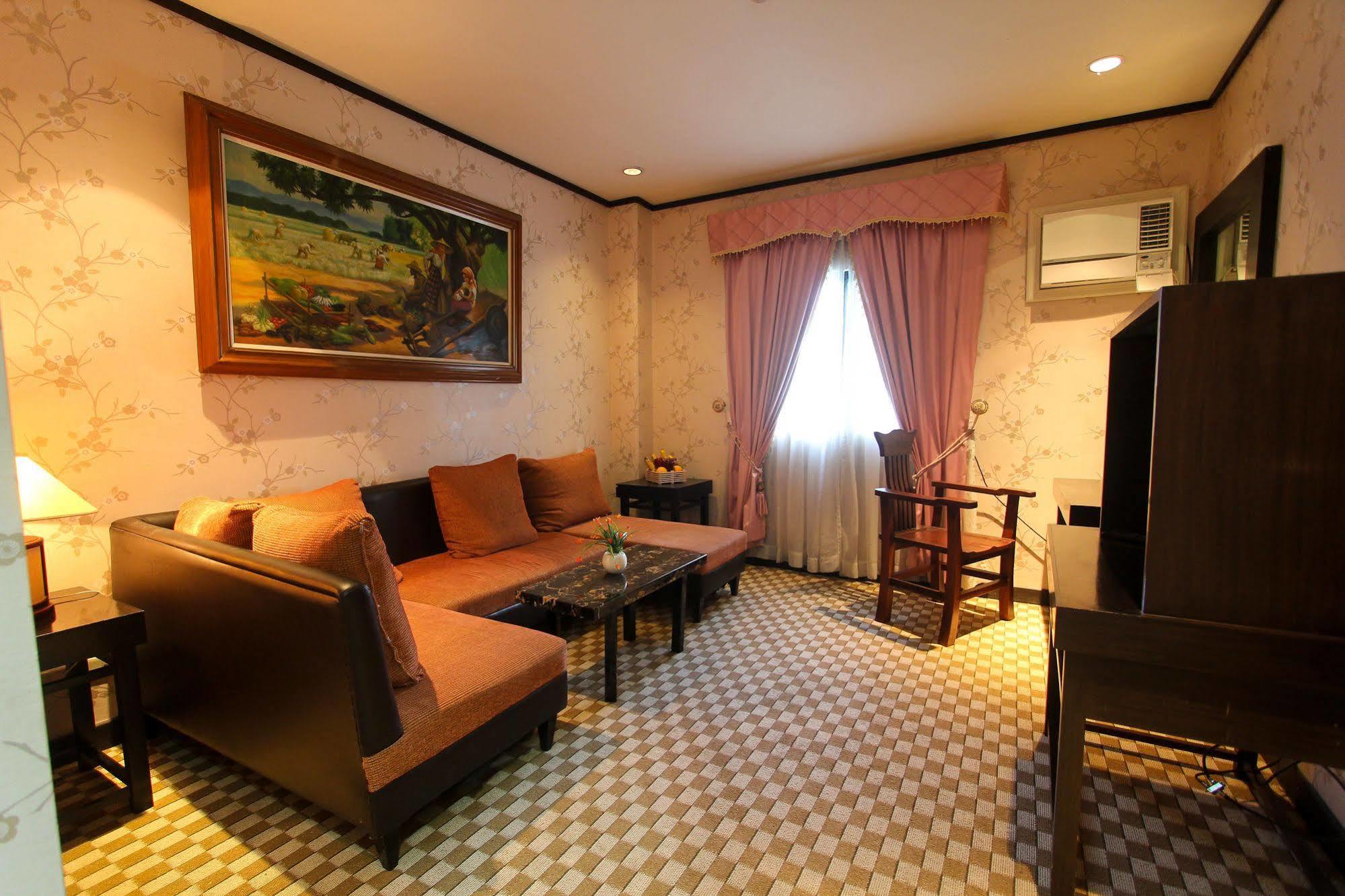 Luisita Central Park Hotel Tarlac City Zewnętrze zdjęcie