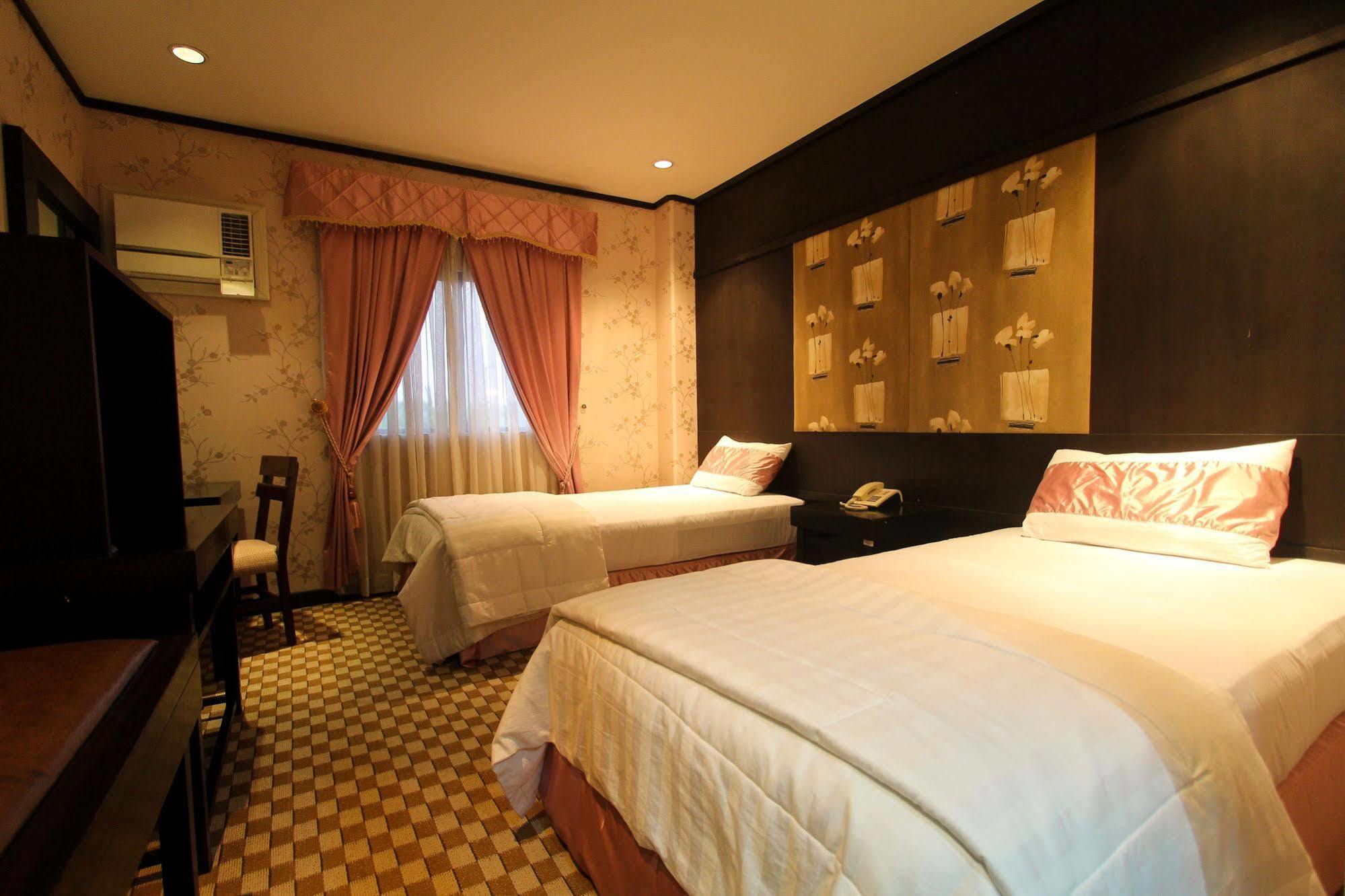 Luisita Central Park Hotel Tarlac City Zewnętrze zdjęcie