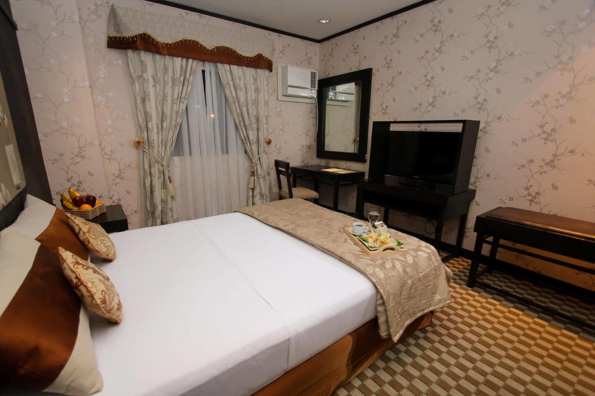 Luisita Central Park Hotel Tarlac City Zewnętrze zdjęcie