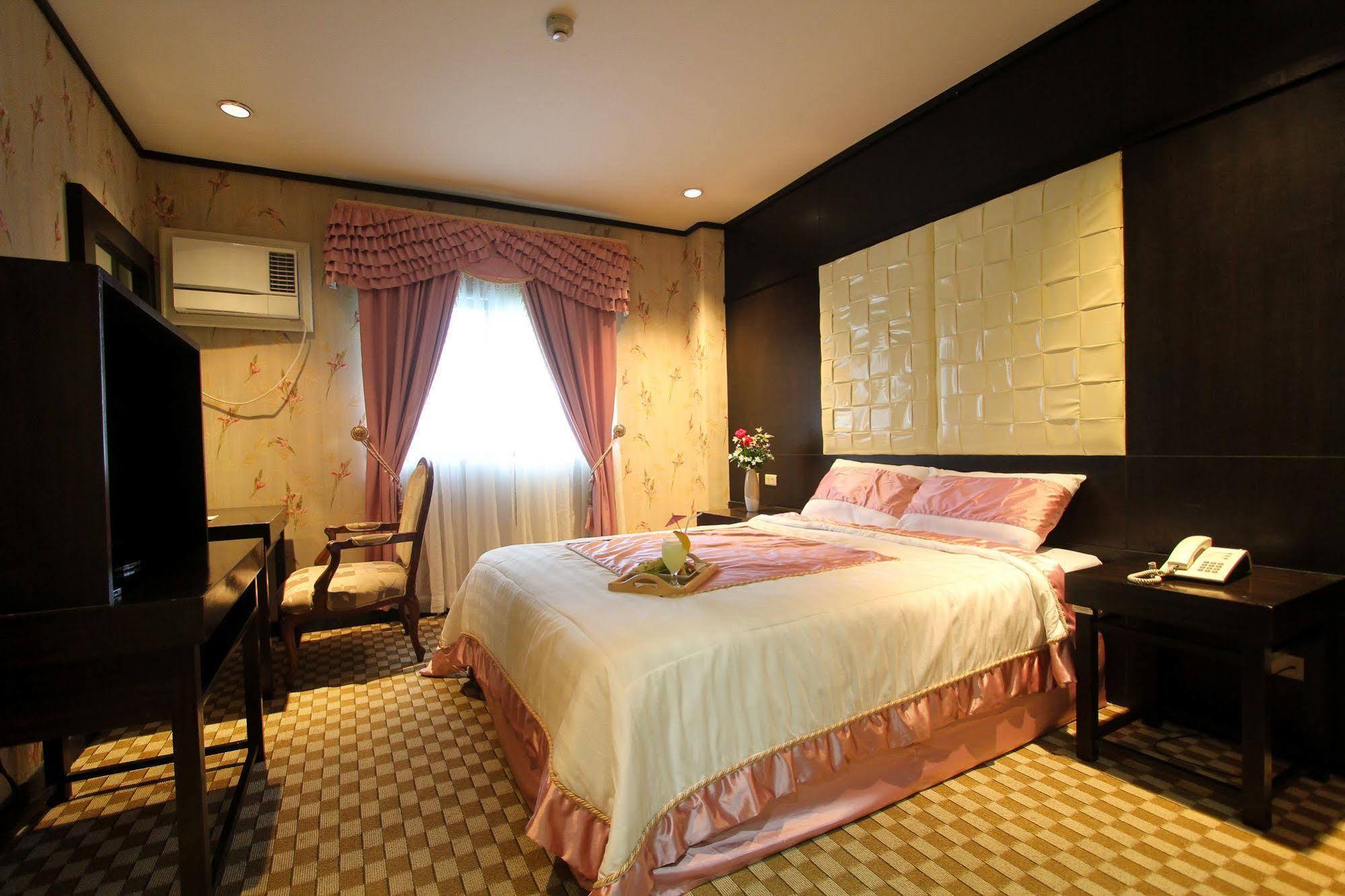 Luisita Central Park Hotel Tarlac City Zewnętrze zdjęcie