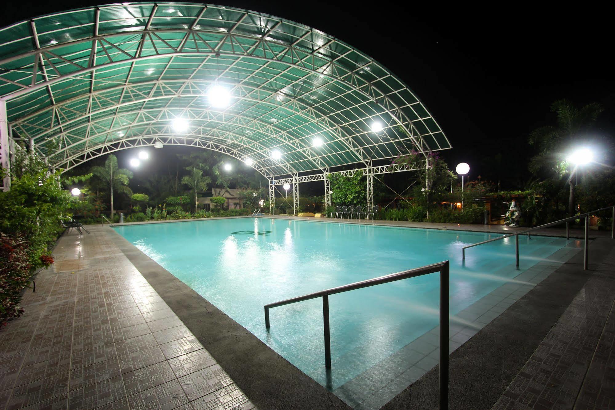 Luisita Central Park Hotel Tarlac City Zewnętrze zdjęcie