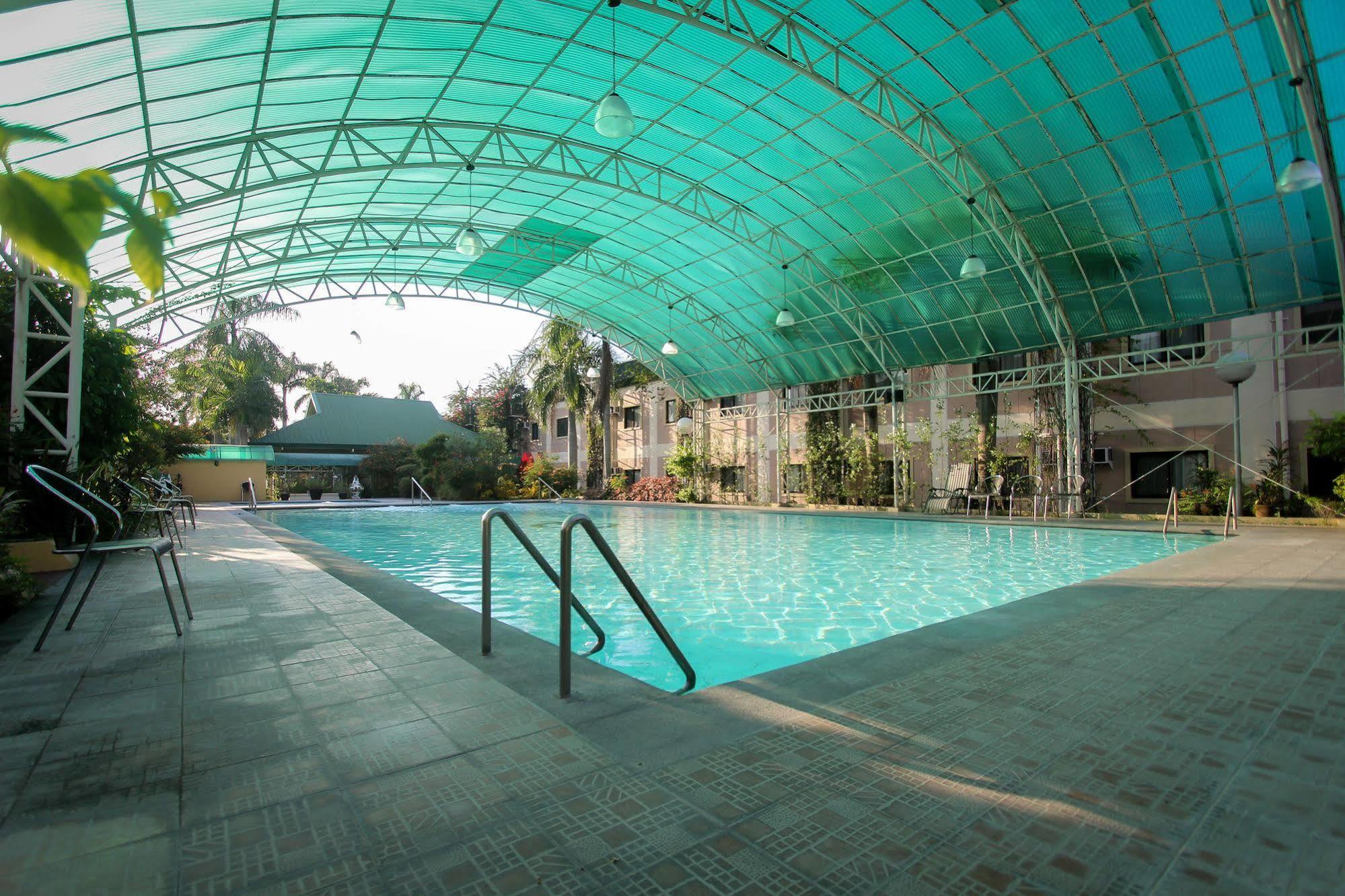 Luisita Central Park Hotel Tarlac City Zewnętrze zdjęcie